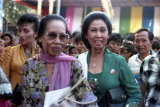 Wolly Sutinah dan Aminah Cendrakasih