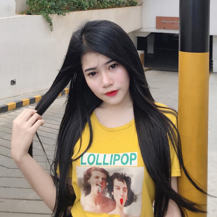 Cahyaniryn atau Mega Dwi Canyani